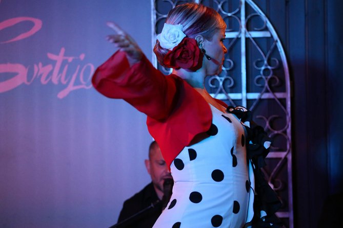 Local Flamenco Show with dinner at El Cortijo - Seating, group size, and timing