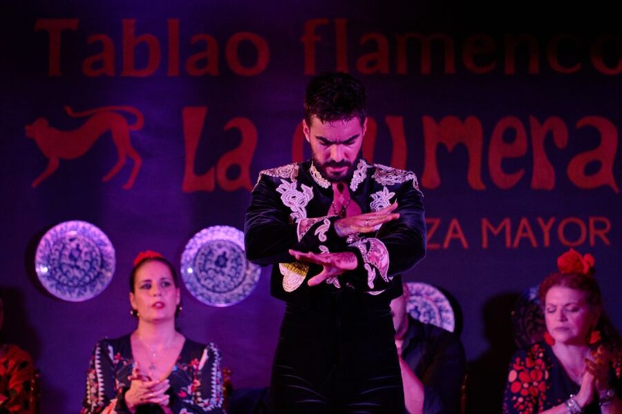 Madrid: Flamenco Show La Quimera with Drinks & Dinner Option - Entering La Quimera for old-style flamenco