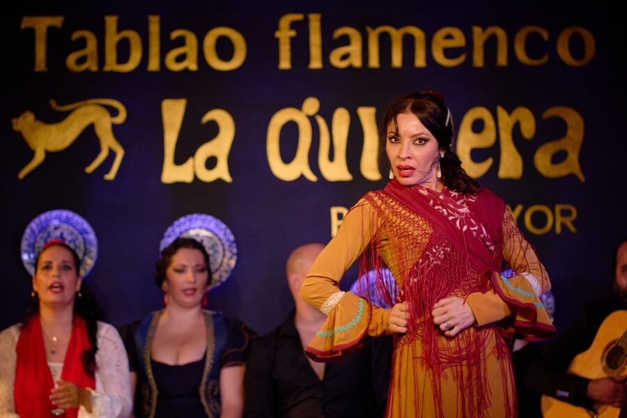 Madrid: Flamenco Show La Quimera with Drinks & Dinner Option - The room and the audience experience