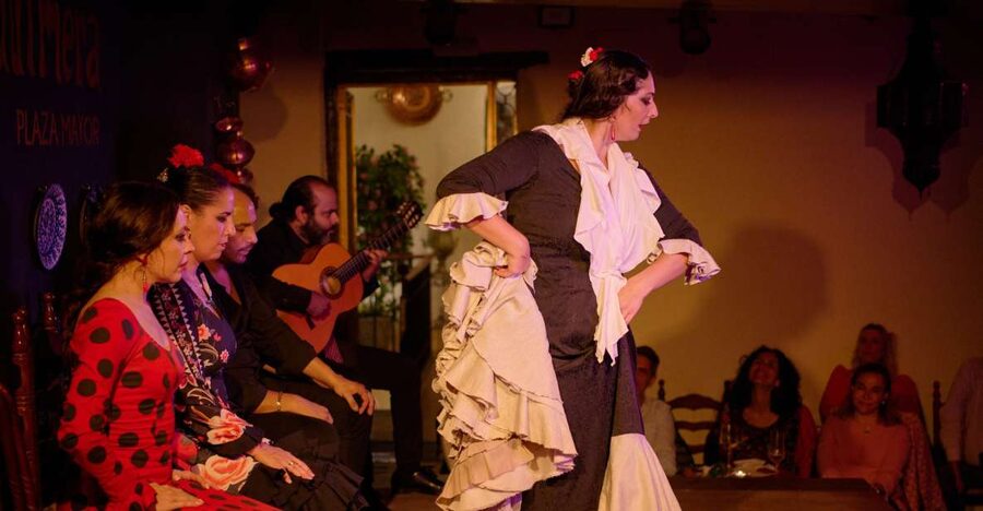 Madrid: Flamenco Show La Quimera with Drinks & Dinner Option - Why improvisation changes the experience