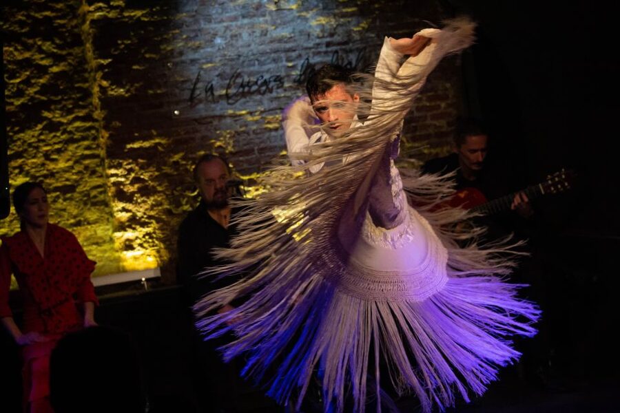 Madrid: La Cueva de Lola Flamenco Show Tickets with Drink - Why La Cueva de Lola works for a first flamenco show