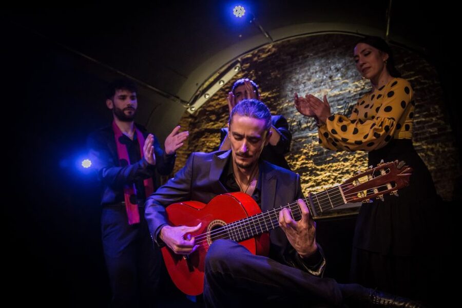 Madrid: La Cueva de Lola Flamenco Show Tickets with Drink - The artists and the power of a small room