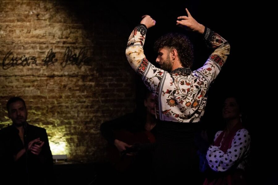 Madrid: La Cueva de Lola Flamenco Show Tickets with Drink - How to plan the evening around the venue