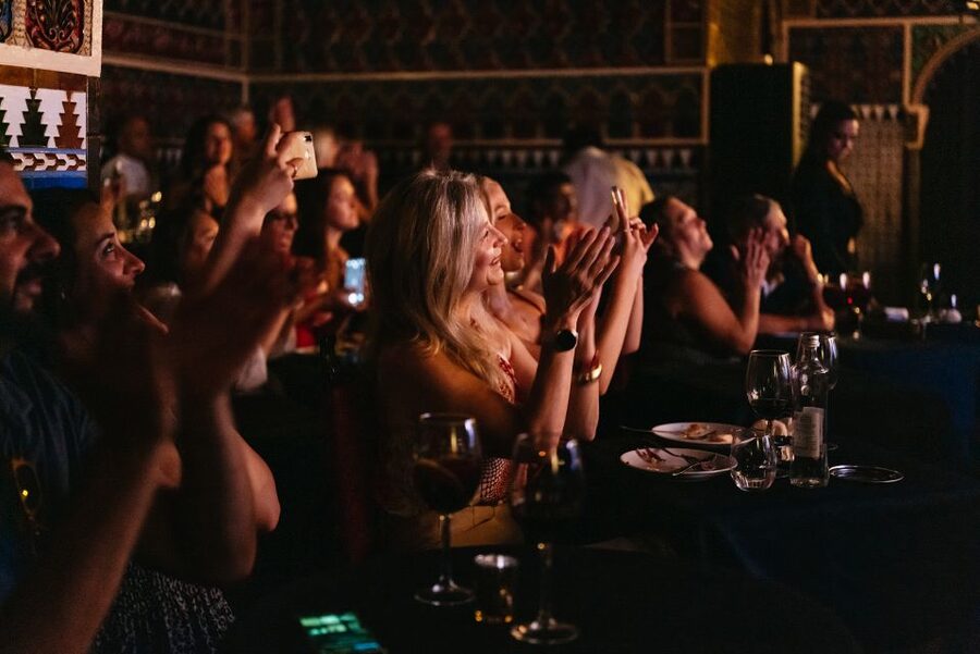 Madrid: Live Flamenco Show with Food and Drinks Options - What happens during the one-hour show