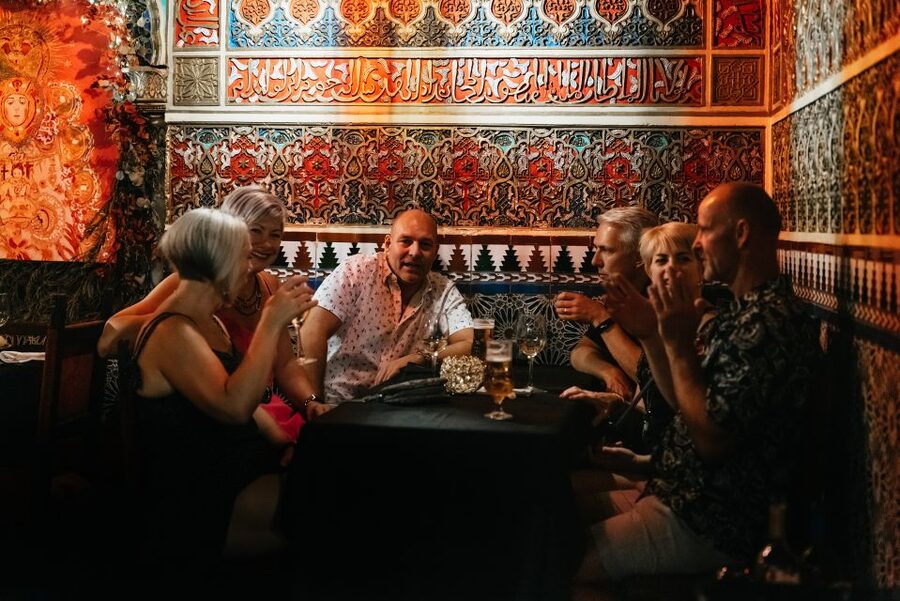 Madrid: Live Flamenco Show with Food and Drinks Options - Food service and language