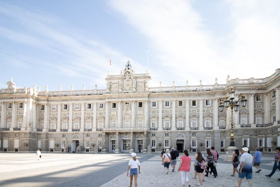Madrid: Royal Palace Tour, Flamenco Show, & Tapas with Drink - Starting at Opera metro station