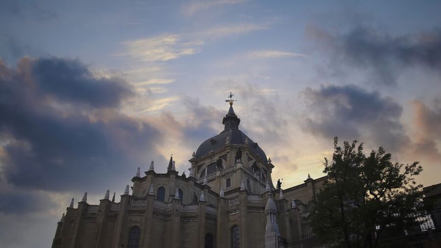 Madrid: Sunset Walking Tour with Optional Flamenco Show - Should you book the sunset walk?
