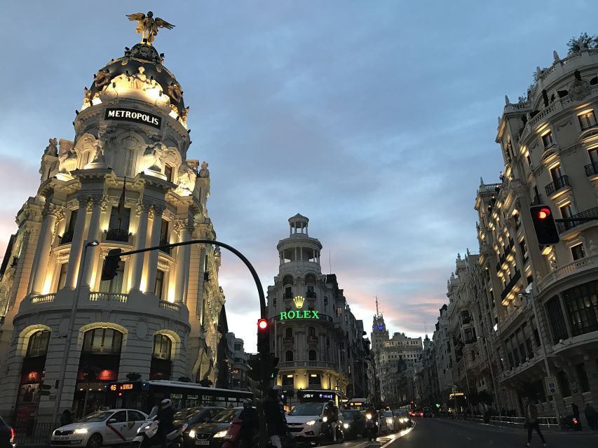 Madrid: Sunset Walking Tour with Optional Flamenco Show - Madrid de los Austrias: the old center on foot
