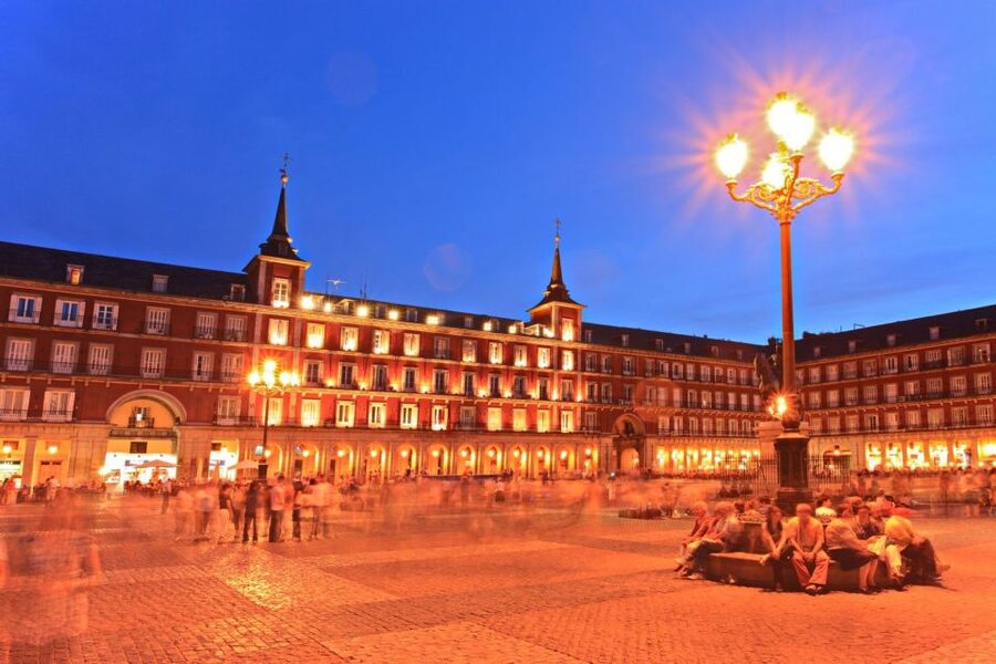 Madrid: Sunset Walking Tour with Optional Flamenco Show - Choosing the flamenco and dinner upgrade