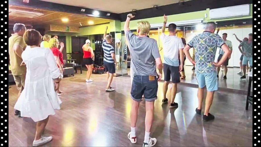 Málaga: 1-Hour Flamenco Dance Class with a Spanish Teacher - The two videos are more useful than a souvenir photo