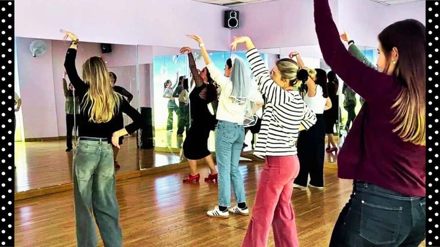 Málaga: 1-Hour Flamenco Dance Class with a Spanish Teacher - What to wear and what to bring