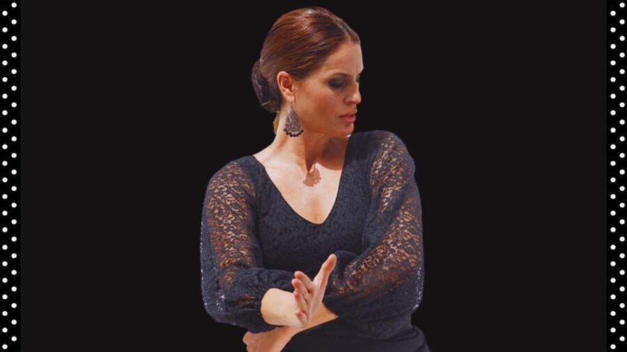 Málaga: 1-Hour Flamenco Dance Class with a Spanish Teacher - Meeting Sonia in a private Málaga academy