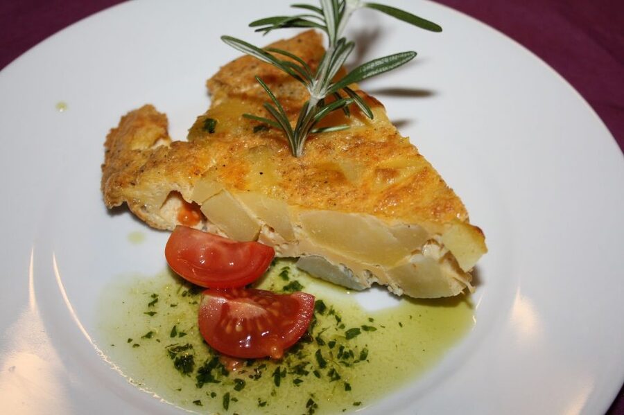 Malaga: Flamenco, Tapas, and Wine Tour - Flamenco after the final tapas