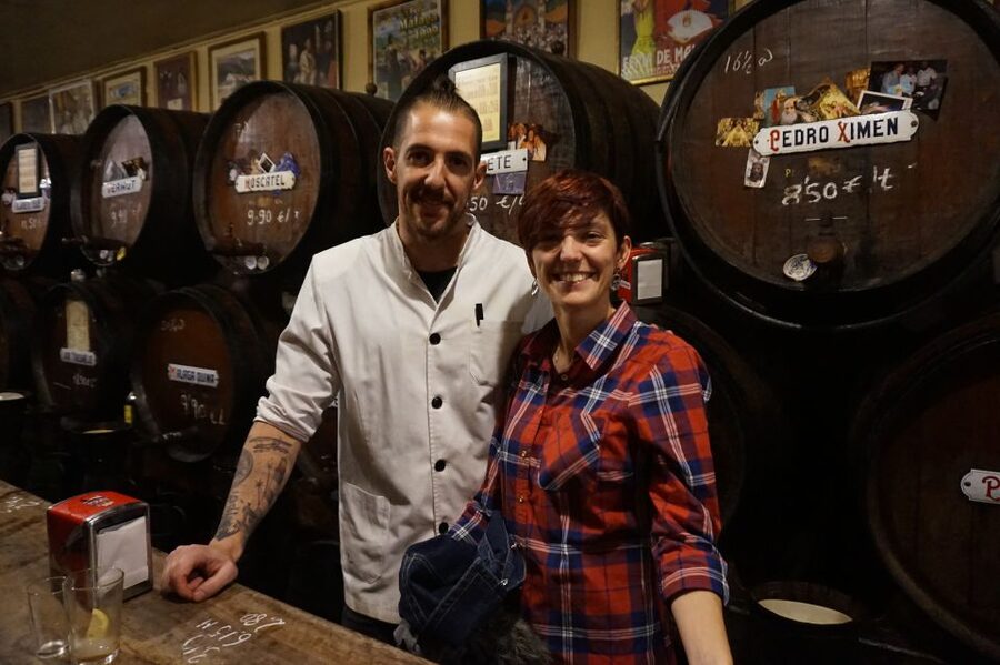 Malaga: Flamenco, Tapas, and Wine Tour - What the guide adds to the evening
