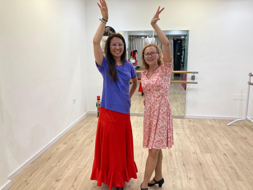 Málaga: Learn to dance flamenco rumba in 45 minutes - A First Flamenco Lesson That Gets You Dancing Fast