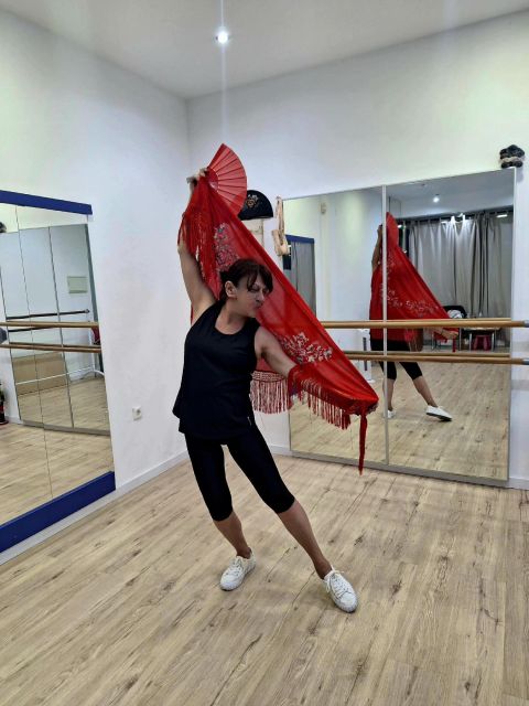 Málaga: Learn to dance flamenco rumba in 45 minutes - Timing Your Class in a Málaga Day