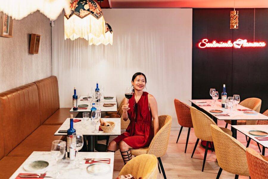 Málaga: Live Flamenco Show at Flamenco Alegría - Tapas, wine, and the timing of your meal