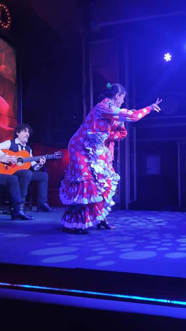 Malaga: PREMIUM TAPAS TOUR Paella, Tapas, Winery & Flamenco - Why this Malaga evening works