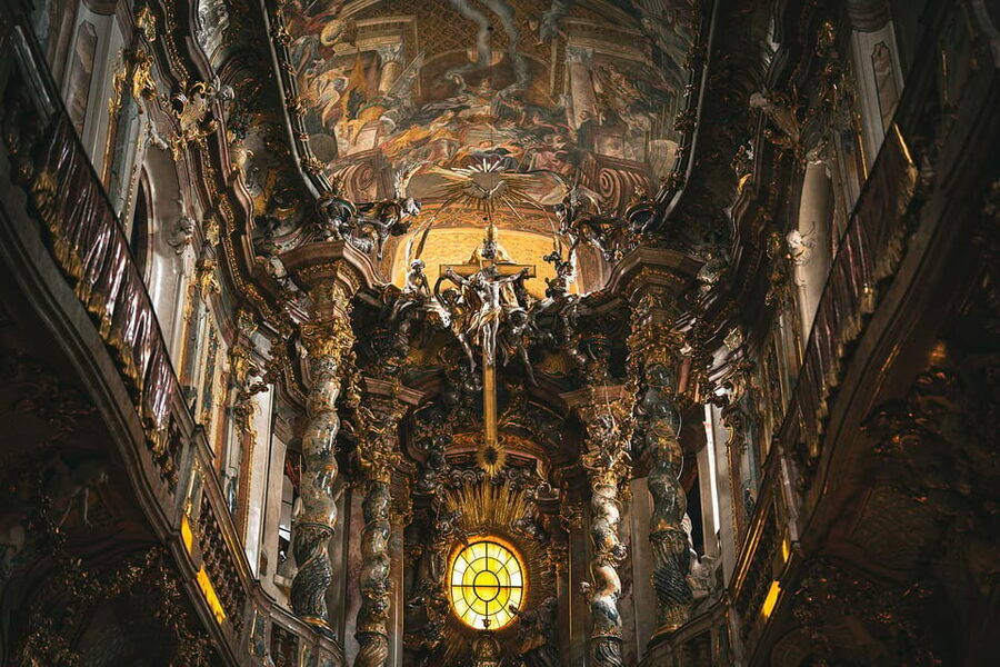 Munich: Spanish Guitar & Bach Toccata at Asamkirche - The two performer lineups and what changes by date