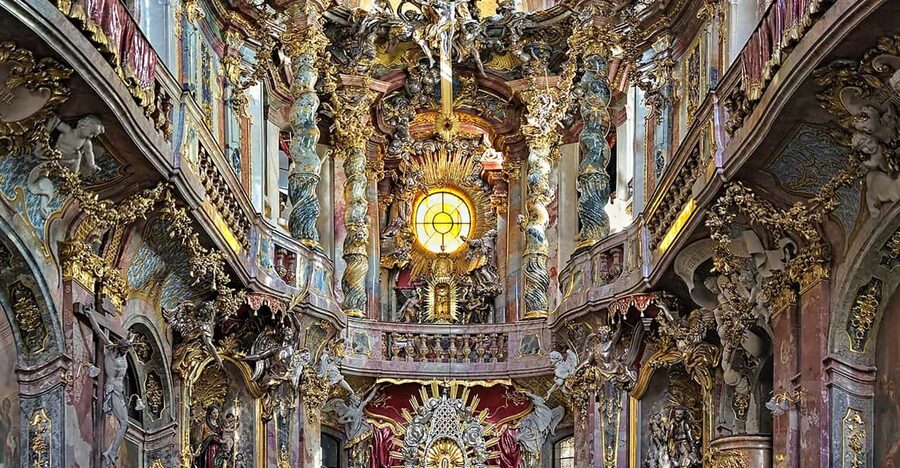 Munich: Spanish Guitar & Bach Toccata at Asamkirche - Small details that can shape the experience
