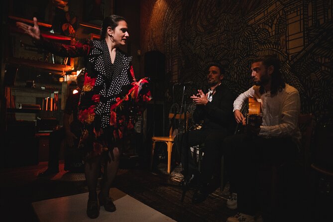 Nights of Authentic Flamenco and Local Gastronomy in El Born - What the two-hour evening looks like