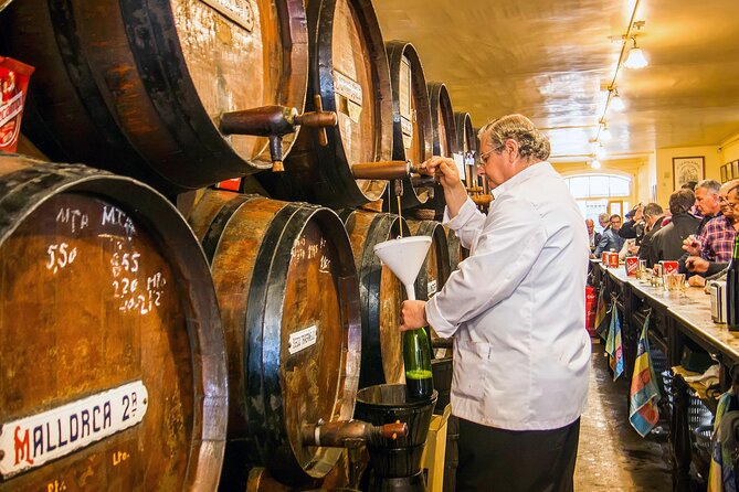 PREMIUM TAPAS TOUR: Paella, Tapas, Winery and Flamenco - Walking past Marqués de Larios and into the old center