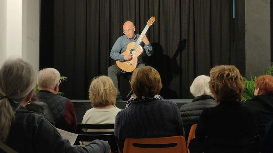 Ronda: Spanish - Classical & Flamenco - Guitar Concert - Why the small room changes the experience