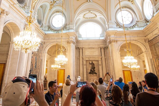 Royal Palace of Madrid Guided Tour and Flamenco Show with Tapas - What the Royal Palace visit gives you