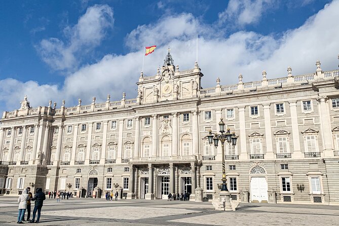 Royal Palace of Madrid Guided Tour and Flamenco Show with Tapas - Garden views and a change of pace
