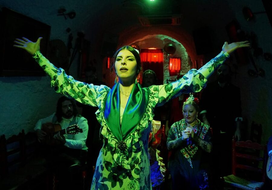 Sacromonte: Flamenco Show at Cuevas Los Tarantos Tickets - Why the Sacromonte cave matters