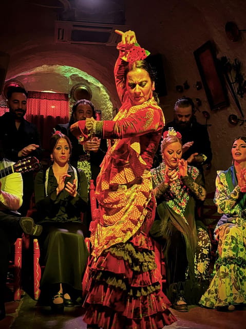 Sacromonte: Flamenco Show at Cuevas Los Tarantos Tickets - The included drink and optional meal