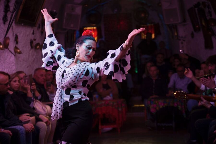 Sacromonte: Flamenco Show at Cuevas Los Tarantos Tickets - How to fit the show into your Granada plans