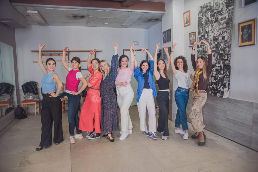 Sevilla: Flamenco Class Experience - Finding the class near Plaza Virgen de los Reyes