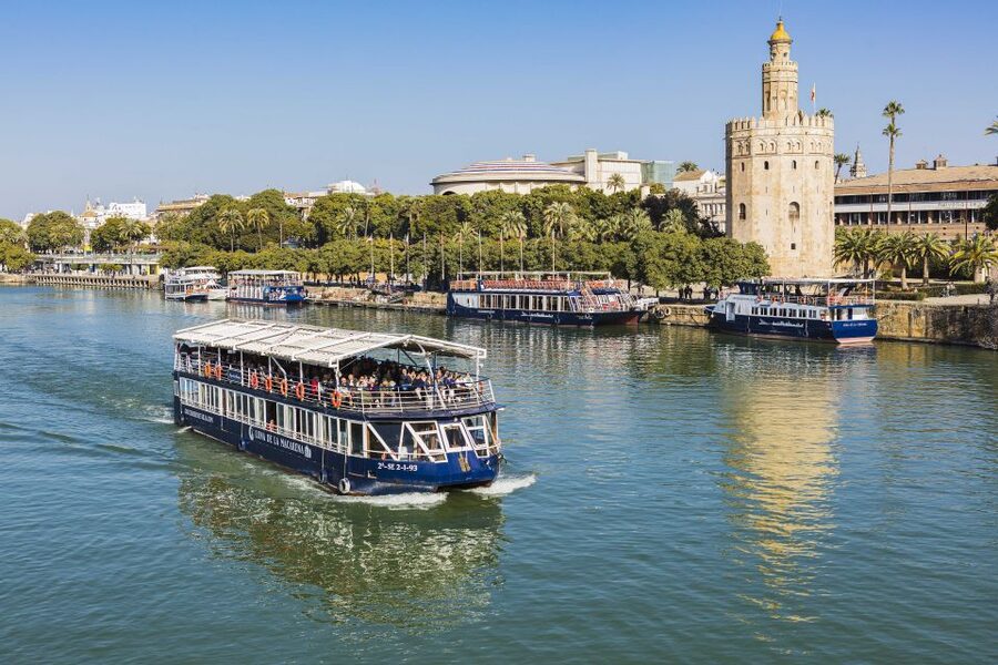 Sevilla: Hop-On Hop-Off & Walking Tours, Cruise & Flamenco - Start at the Torre del Oro and get your bearings