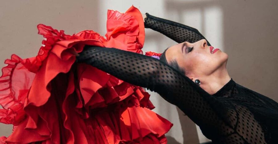 Seville: Enjoy a class of approach to flamenco - From watching flamenco to making its rhythm