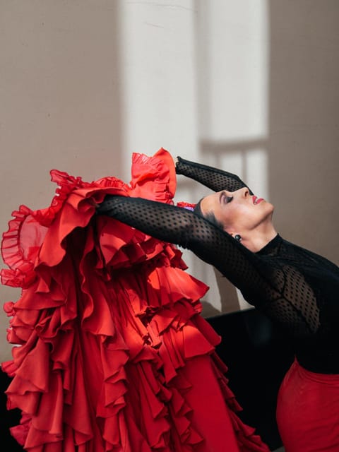 Seville: Enjoy a class of approach to flamenco - Luna’s teaching style and the value of personal help