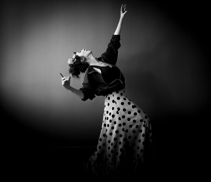 Seville: Enjoy a class of approach to flamenco - What one hour can really teach you