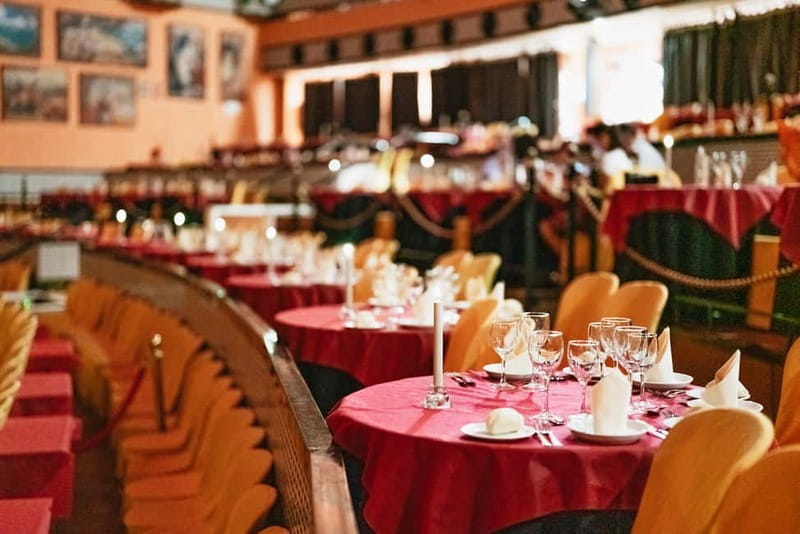 Seville: Flamenco at El Palacio Andaluz with Optional Dinner - Seating, sightlines, and the problem of distractions