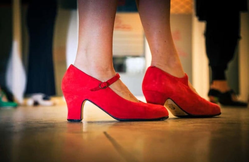 Seville: Flamenco Dance Class with Optional Costume - Your first flamenco steps in central Seville