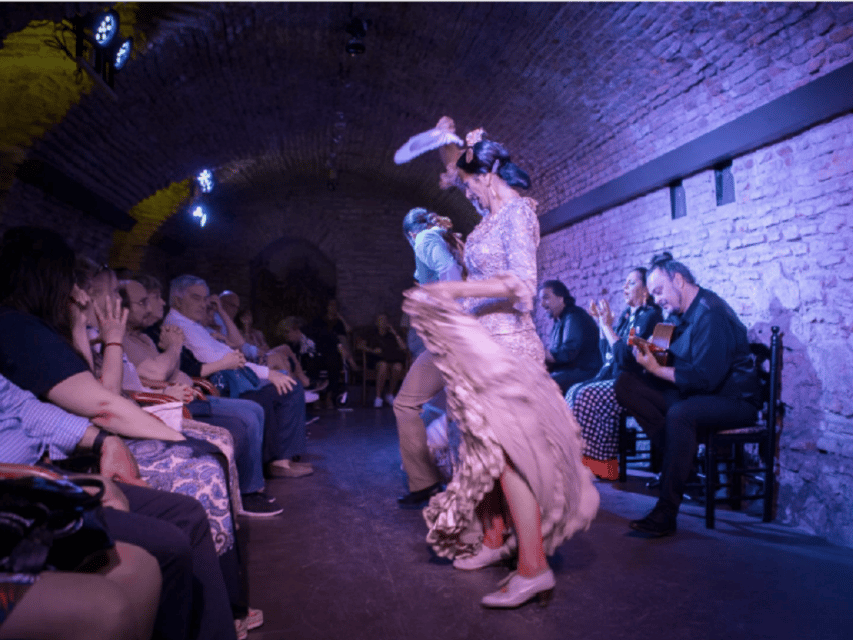 Seville: Flamenco Dreams Show with Drink in an Arabic Vault - Your drink before the music begins