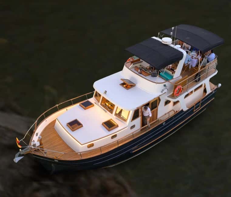 Seville: Flamenco life music Yacht Cruise, Tapas & Drinks - Should you book this Seville yacht cruise?