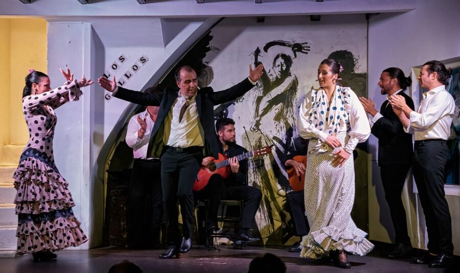 Seville: Flamenco Show at Tablao Los Gallos - Entering the Santa Cruz Setting
