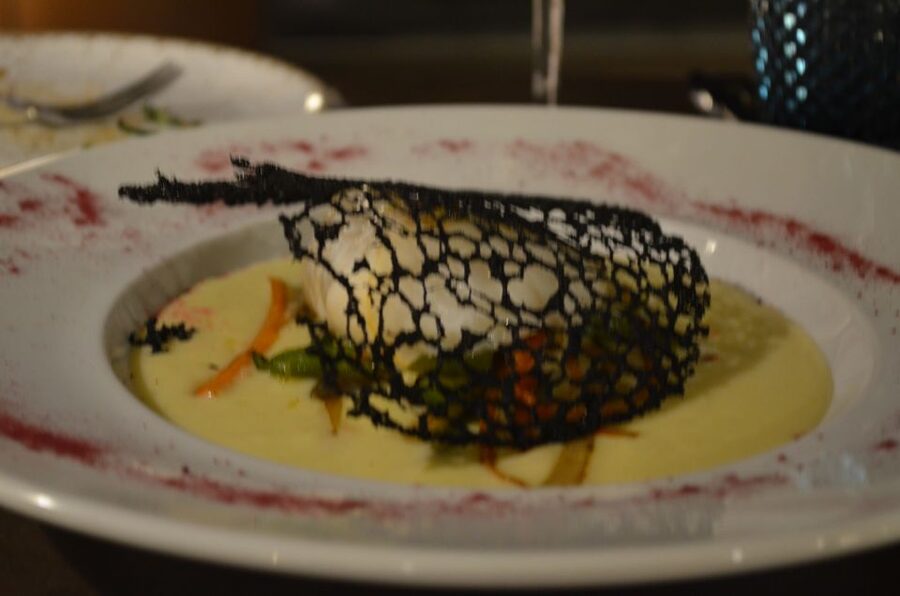 Seville: Flamenco Show & Roof Dinner with Cathedral Views - What you eat at the rooftop dinner