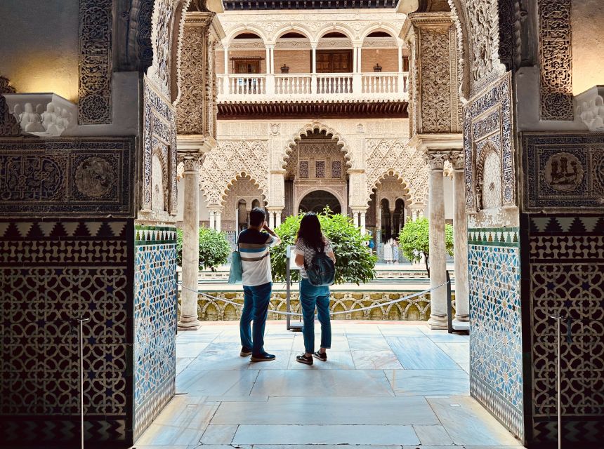 Seville FullDay Tour: Alcázar, Cathedral + Triana & Flamenco - A 60-minute flamenco show at Teatro Flamenco Triana
