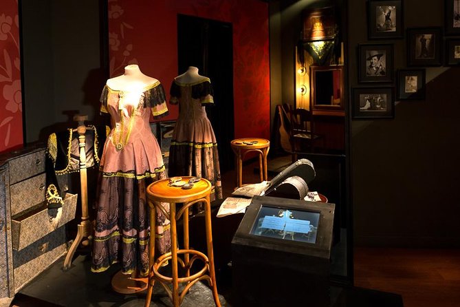 Seville: Puro Flamenco Show - Museo del Baile Flamenco - The dancers, singers, and guitarist