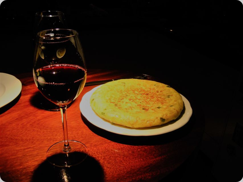 Seville: Tapas and Flamenco Experience - The walking route adds useful local context
