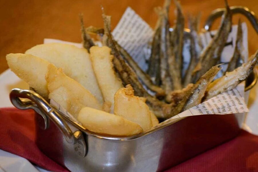 Seville: Tapas Dinner and Flamenco Show - A 20-meter walk keeps the night easy