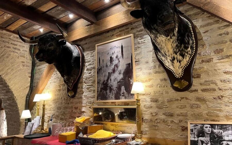 Seville: Tapas Dinner and Flamenco Show - Inside the tablao, the flamenco takes center stage