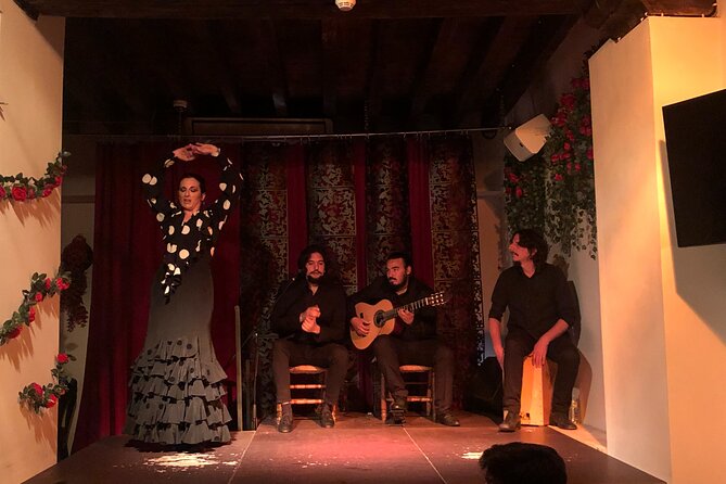 Skip the line: Tablao Flamenco Andalusí Ticket - Key points at a glance