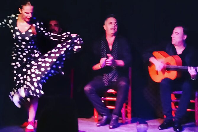 Skip the Line: Tablao Flamenco Pura Esencia Ticket - The welcome drink and what you can add